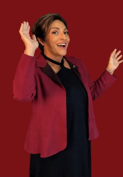 Dina RACHID em gesto de escuta